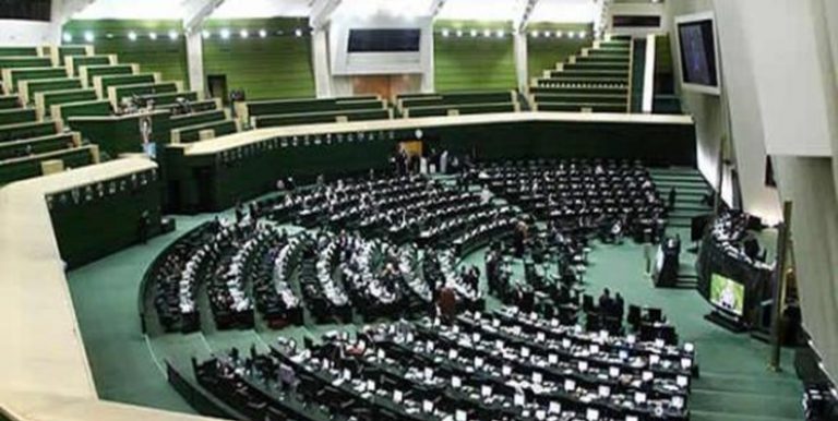 توسط جمعی از نمایندگان مجلس؛ امضای طرح ۳ فوریتی توقف افزایش قیمت بنزین+تصاویر