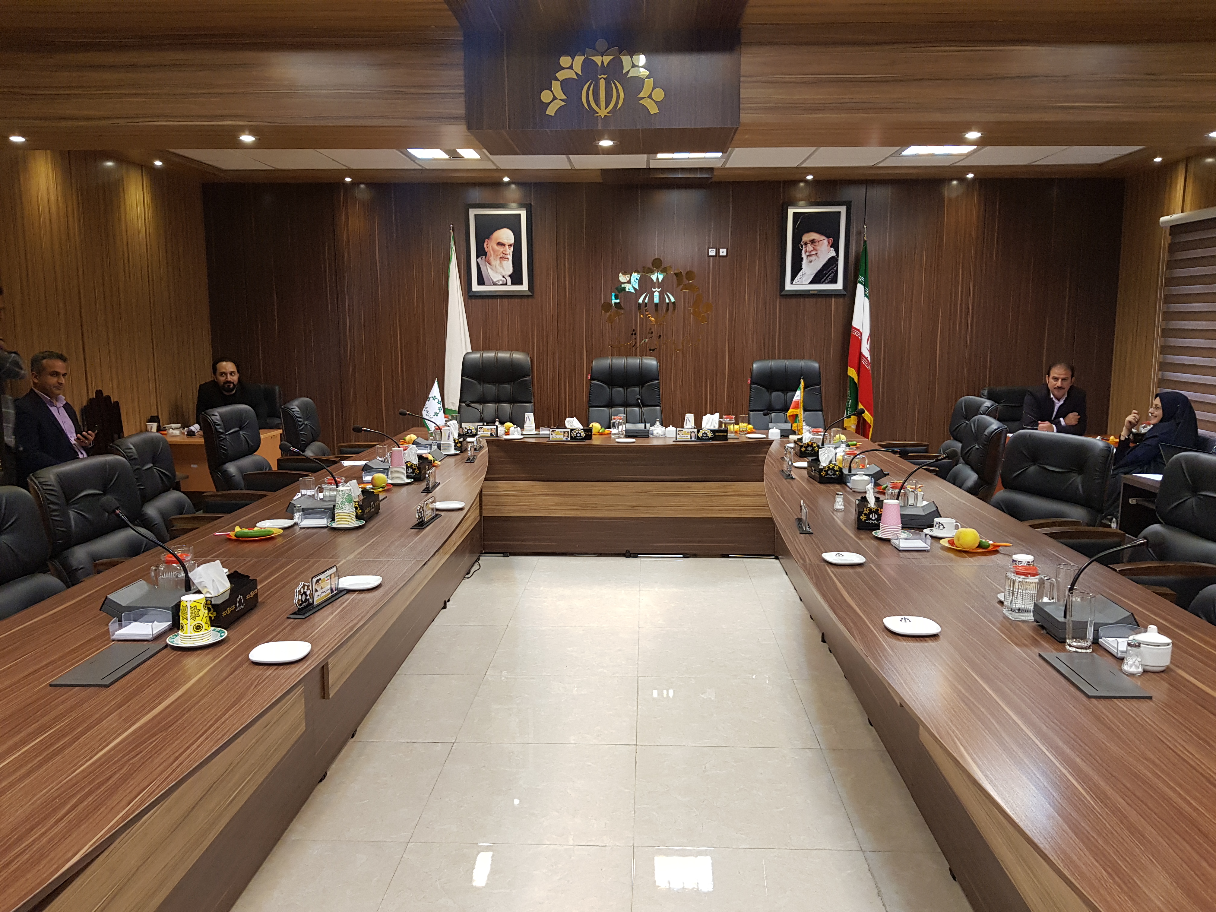 حضور پدر محمدرضا گلزار در صحن علنی شورای اسلامی شهر رشت بعنوان سرمایه گذار
