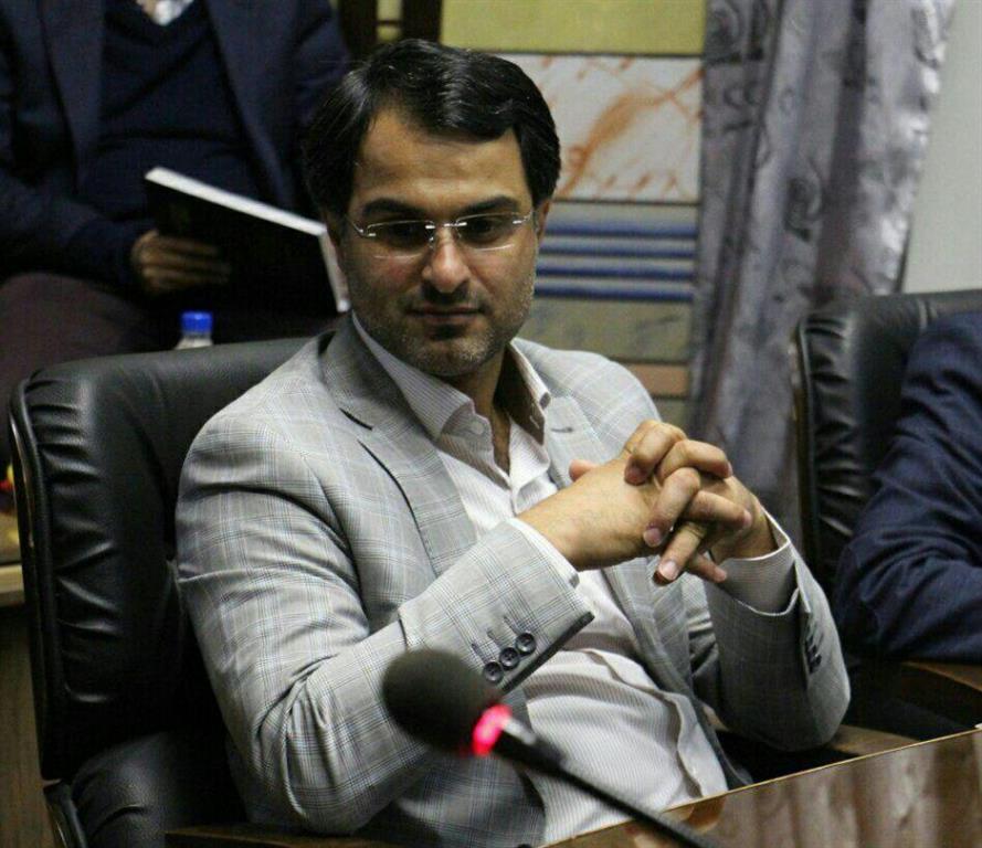 خط کشی محوری سرد به طول ۲۱۰۰۰ متر توسط مدیریت ایمنی و مهندسی ترافیک معاونت حمل و نقل شهرداری رشت