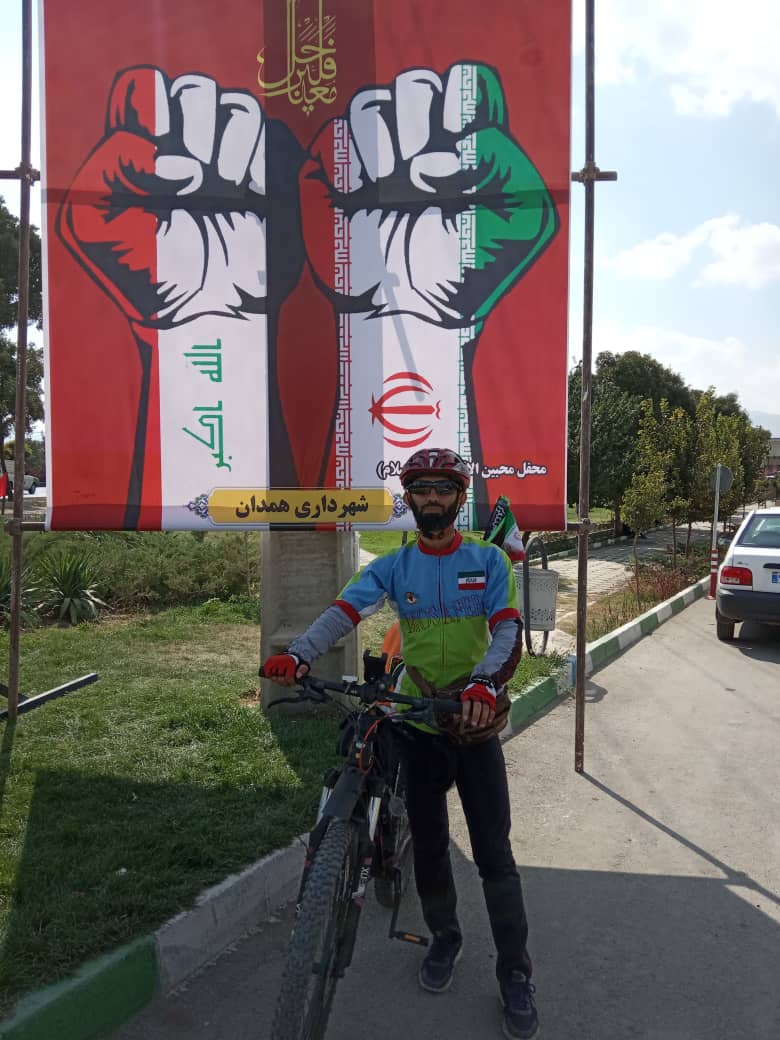 جوان گیلانی با دوچرخه به پابوس امام حسین رفت