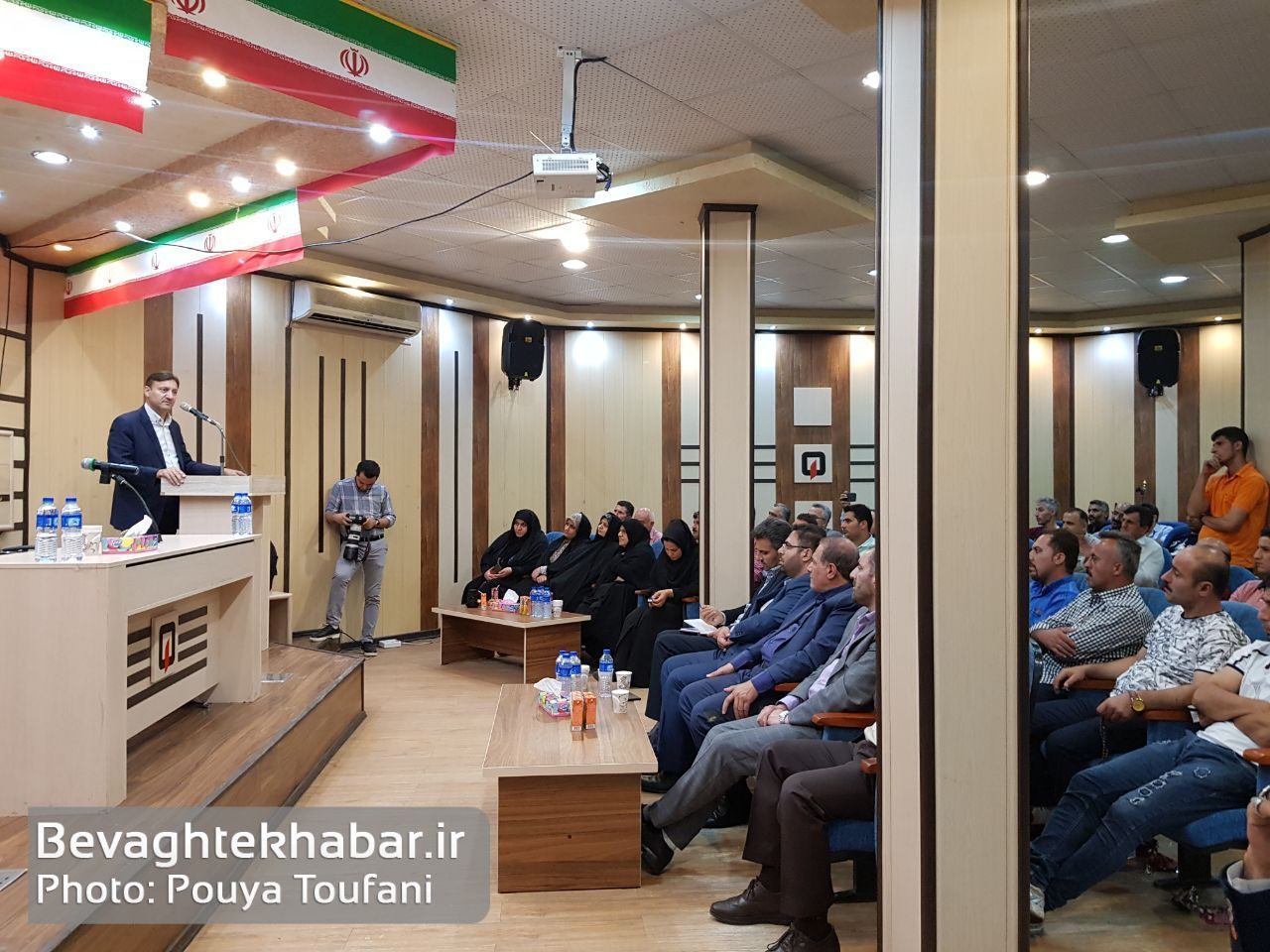 شهردار رشت در نشست صمیمی با کارگران:شهرداری روزی ۶۰۰ میلیون تومان پرداختی دارد/ دنبال پیمانکاری میگردم که توان پرداخت ۶ ماه حقوق را داشته باشد