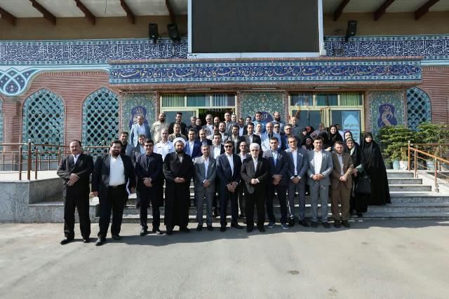 گزارش تصویری از حضور ناصر حاج محمدی شهردار رشت، جمعی از اعضای شورای اسلامی شهر رشت و جمعی از مدیران و خانواده ایثارگران شهرداری رشت در مزار شهدا